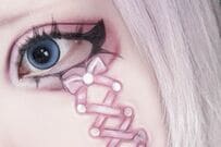 ハロウィンメイクにぴったり　思わず二度見してしまうアイドルの「アート級」メイクが話題