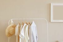 【KEYUCA】大人女性の夏コーデはこれで決まり！ 体型カバーで美シルエットな〈トップス3選〉