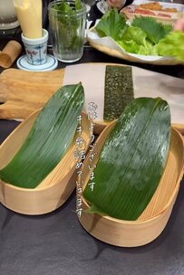 「惚れ惚れします」50代主婦の〈詰めワザ〉がすごい！豪華「おにぎり2種＆稲庭うどん弁当」が話題