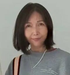 【65歳妻と70歳夫】のデニムを使った〈夫婦リンクコーデ〉が素敵！お揃いにしすぎない着こなしに「かっこいい〜おしゃれですね！」の声