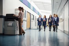 なぜ学校関係の書類は「紙」なの？「デジタルにして！」と本気で思う3つのもの