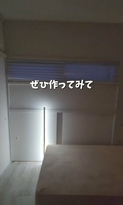 角材とLEDネオンコードで作った間接照明を置くと、ふすまの前があたたかな灯りに包まれる癒し空間に変わりました。
