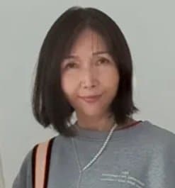 【65歳妻と70歳夫】のデニムを使った〈夫婦リンクコーデ〉が素敵！お揃いにしすぎない着こなしに「かっこいい〜おしゃれですね！」の声