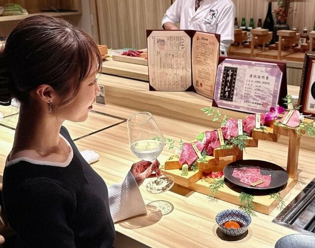【大阪・西心斎橋】隠れ家焼肉の5000円コースに注目！「お肉の階段や」「まるで芸術品のよう」と反響