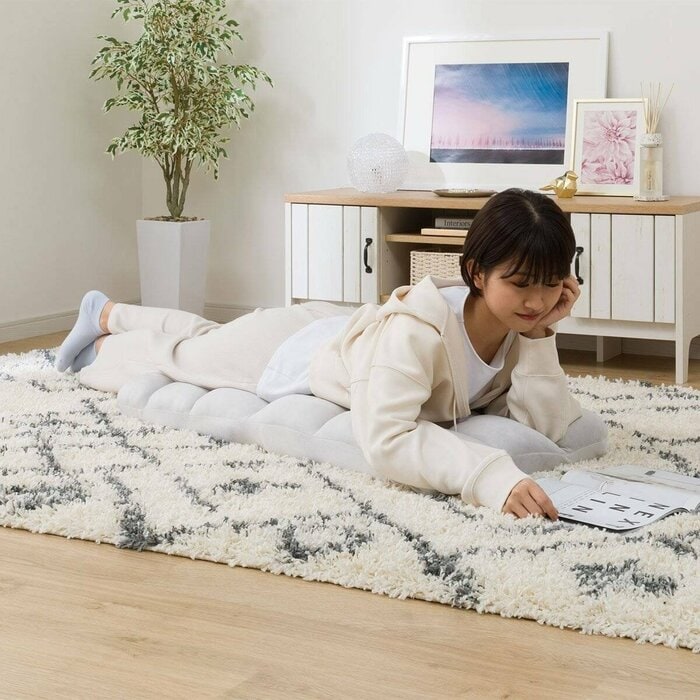 体を伸ばしたい時には姿勢を変えて使えるのが便利