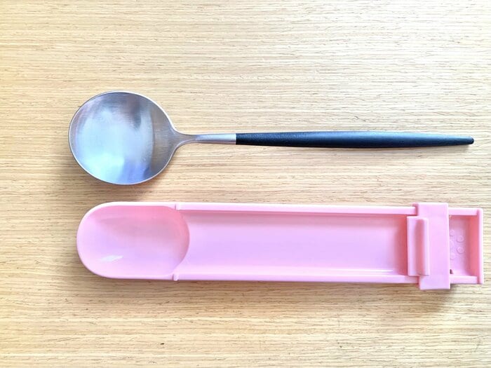 サイズは、4.5×20.5×2.5cmと、大人用スプーンとほぼ同じくらいサイズ感