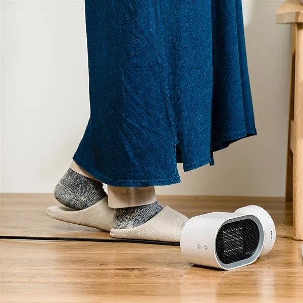 万が一、足がぶつかって倒してしまっても火事の心配はありません