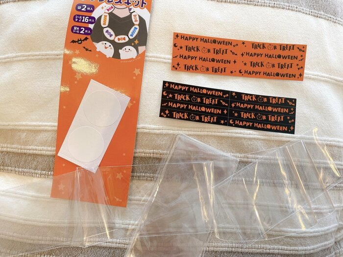 本体となる透明の長い袋は、幅5.5cmで長さは90cm