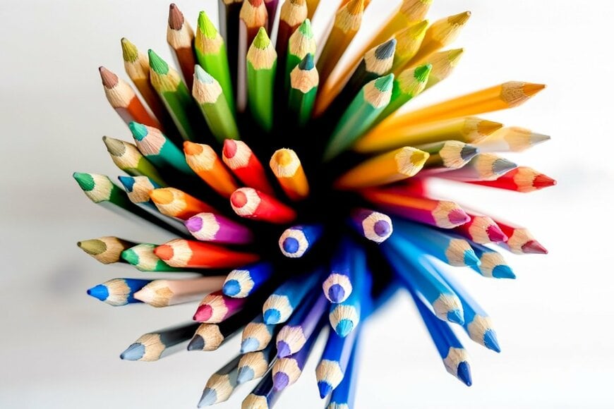 色鉛筆5本で描いた「実在する駅前の絵」に思わず目を疑う　美しすぎる作品にXユーザー衝撃