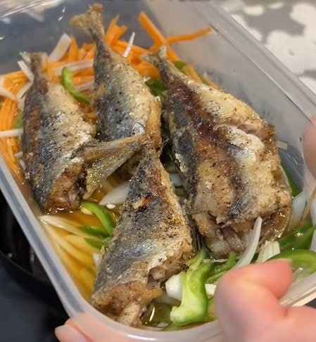 寝坊しても間に合った！パートナーに作る【鯵の南蛮漬け弁当】ご飯が汁を吸わないアイデアに驚き
