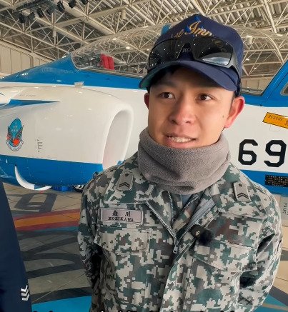 【自衛官にインタビュー】ドルフィンキーパーが語る《仲間の支え》　人気広報官との関係と熱いハグに注目集まる