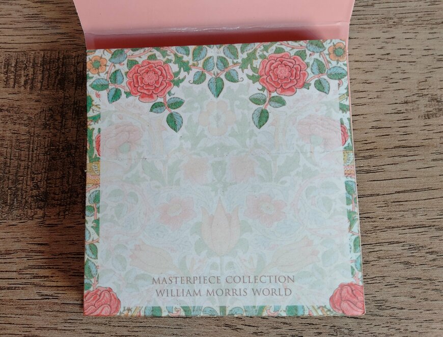 筆者撮影（セリア、メモ付箋 80P ウィリアム・モリスワールド）