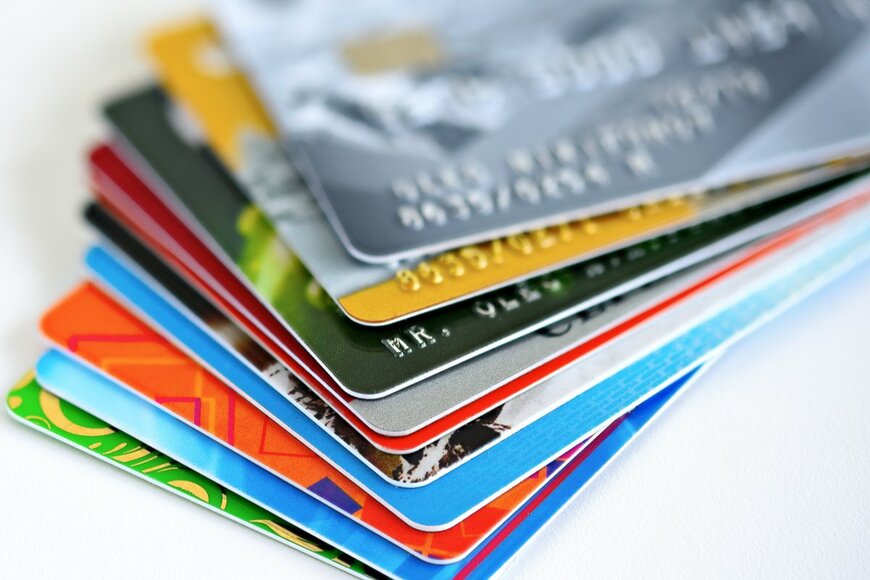 イオン「イオンカードセレクト」とLINE「Visa LINE Pay クレジットカード」はどちらがポイントを貯めやすいクレカか比較