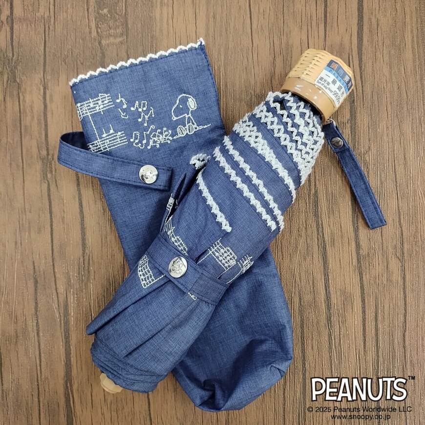 ニトリ、スヌーピー 折りたたみ傘の写真