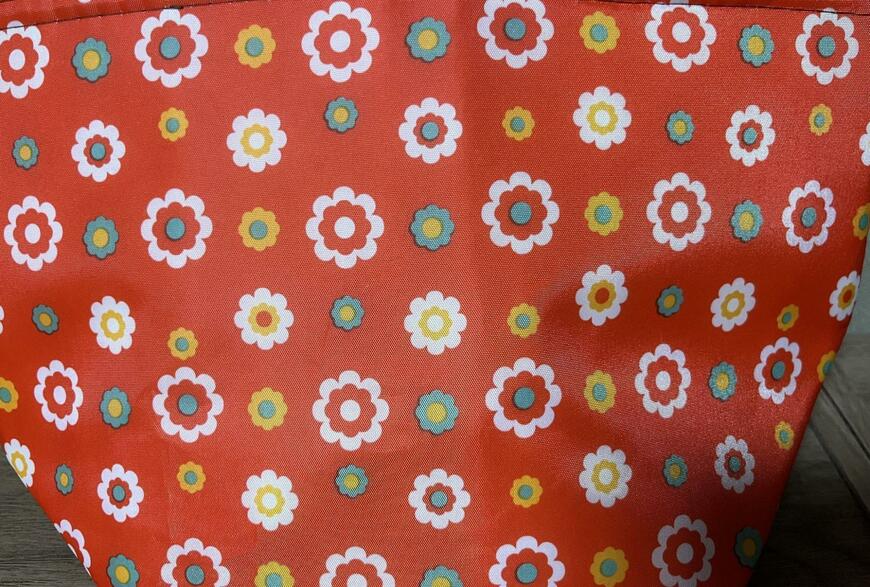 セリア、トート型ランチバッグ大 レトロ花柄商品アップ画像