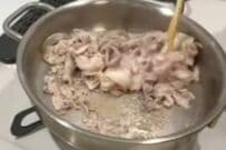 ごはんを真ん中に！家族のために作る2人分の「愛情弁当」は卵焼きにウインナーなど〈定番おかず〉を両サイドにギッシリ！