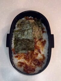 【女子高生弁当】春を感じる「のり弁当」が話題　おかずたっぷりで美味しそう！