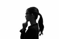 【ひとりで月額15万円超】女性の場合は何パーセント？《早見表》厚生年金・国民年金「ライフコースに応じた年金額」も要チェック！