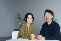 控除を受ける人の給与収入が1195万円を超えると配偶者控除はゼロに。1095万円・1145万円の境目で38万円が26万円・13万円に減る仕組み【令和8年分】