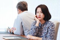 60歳代の貯蓄額はいくら？平均的な「65歳以上の夫婦のみ無職世帯」月約4万円近くの赤字に