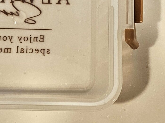 パッキンが内蔵されているため、汁気のあるものも安心して入れられそう