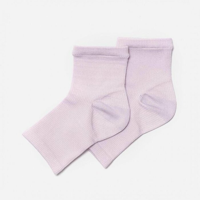 かかと部分に保湿シートが入っているので、しっとり感をキープ