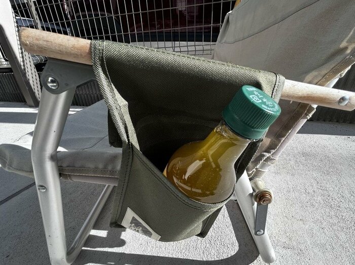 重さと厚みでポケットの形が変わるが、落ちることはなさそう