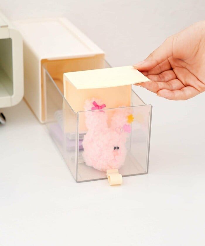 仕切りがあるのでペンのインクなどで推しが汚れる心配なし