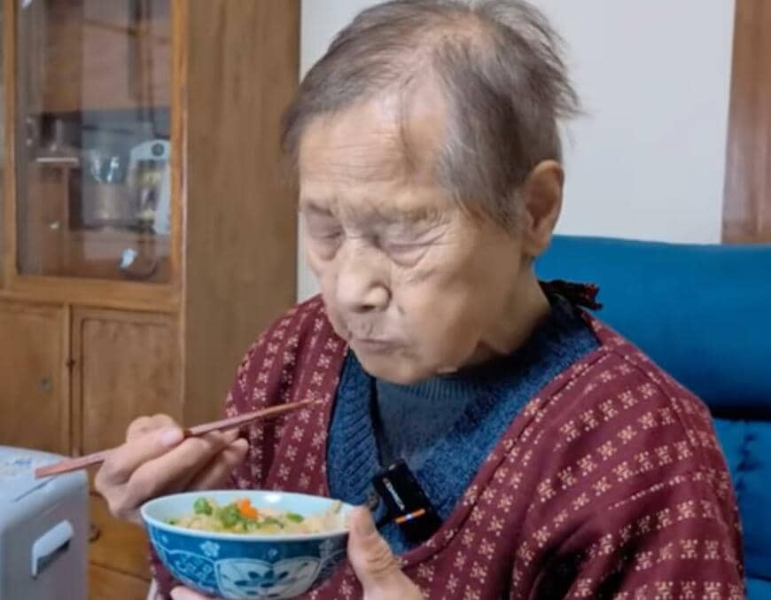 【94歳長寿飯】きのえおばあちゃんの“具沢山炊き込みご飯”に反響→「今までで一番おいしい！」と孫も絶賛