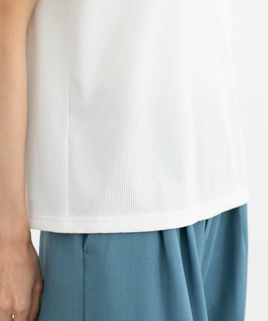 出所：ハニーズ公式　ハートネックトップス