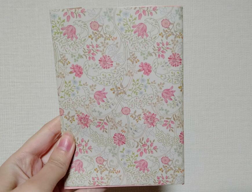 筆者撮影（セリア、デザインペーパー 36P ヴィンテージフラワー）