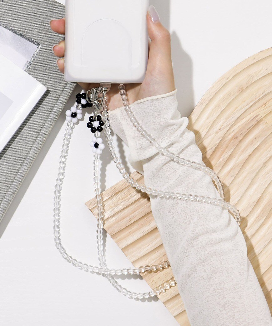 出所：パルグループ公式ファッション通販サイト 3COINS スマホストラップビーズフラワー