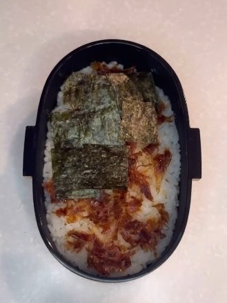 【女子高生弁当】春を感じる「のり弁当」が話題　おかずたっぷりで美味しそう！