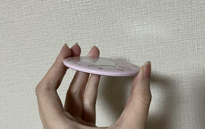 筆者撮影（セリア、こぎみゅん缶バッジ風ミラー）
