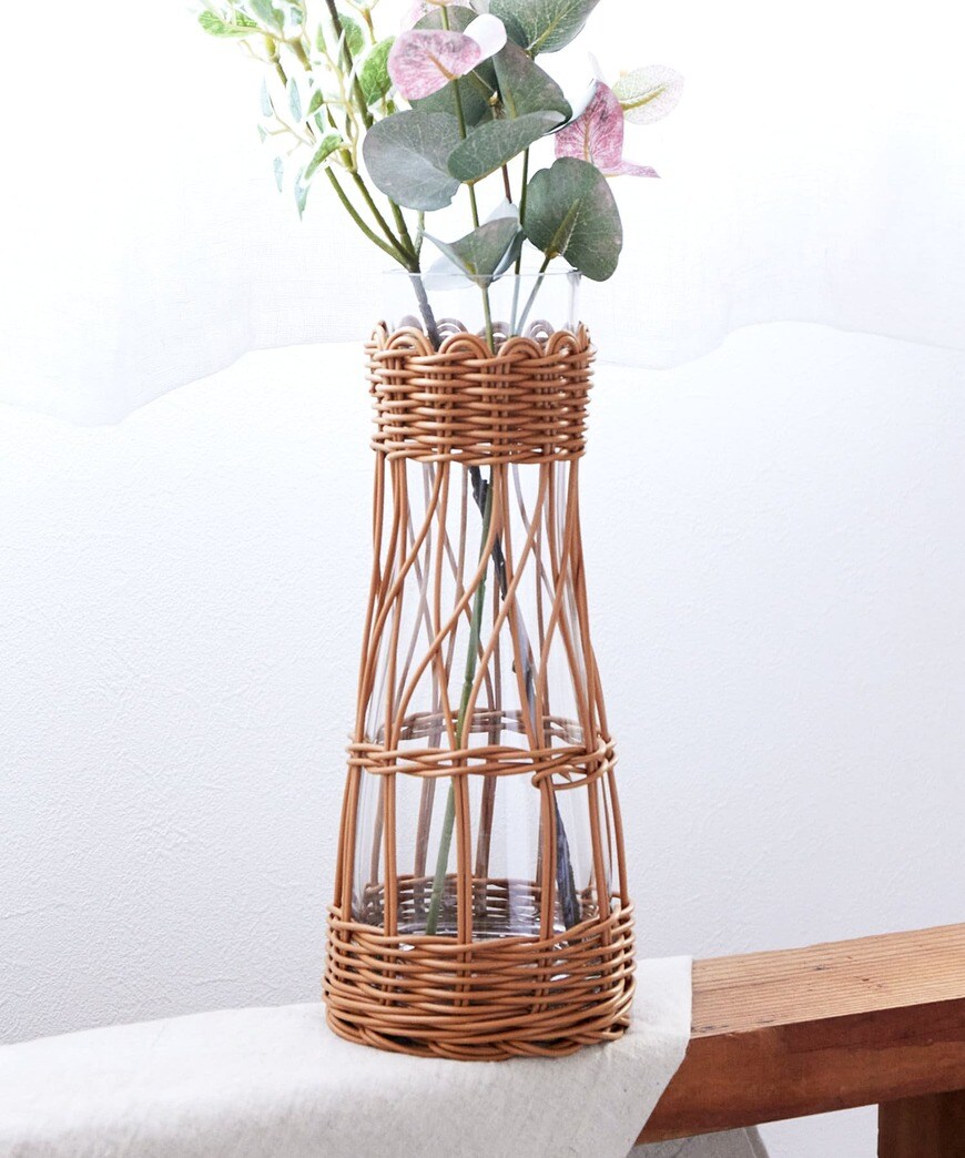 出所：パルグループ公式ファッション通販サイト 3COINS 【花のある暮らし】PPラタン巻きベース