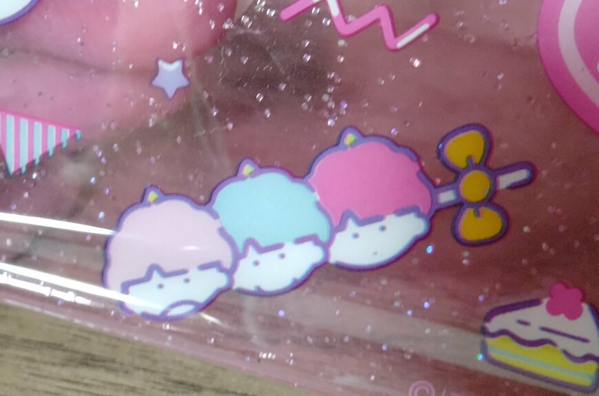 筆者撮影（セリア、32634ラメポーチM/X ファンシー）