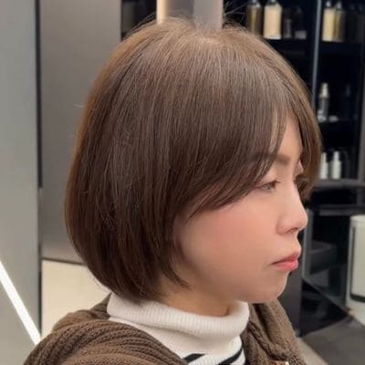【大変身】いつものボブに遊び心！女性がインナーカラーで驚きの変身　白髪を活かすヘアスタイルが素敵　
