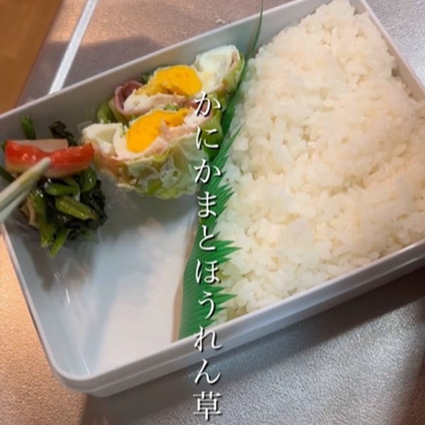 「品数がすごい」料理嫌いな妻が作る夫弁当。唐揚げをはじめ種類豊富なおかずを配置し、レイアウトを構成するお弁当の手順と仕上がり