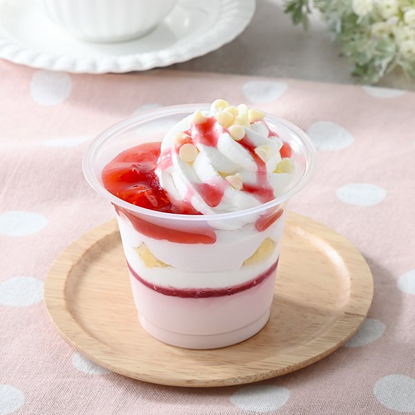 いちごみるくパフェ