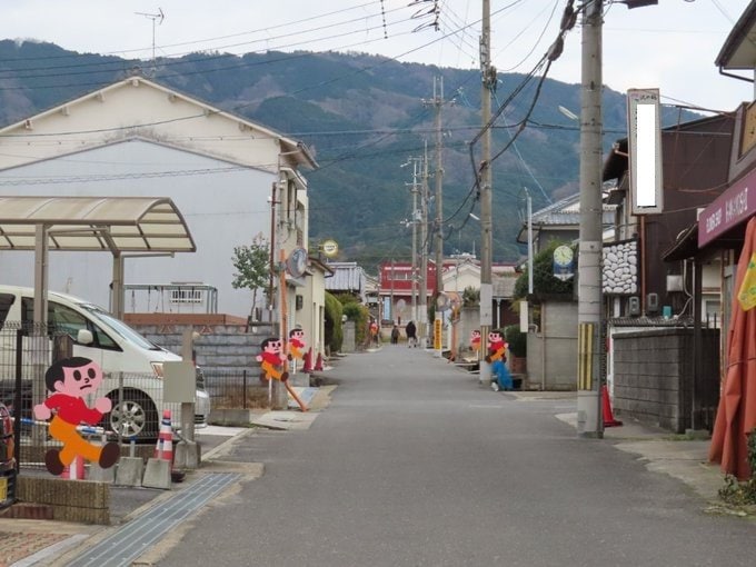 飛び出し坊やばかりの道路