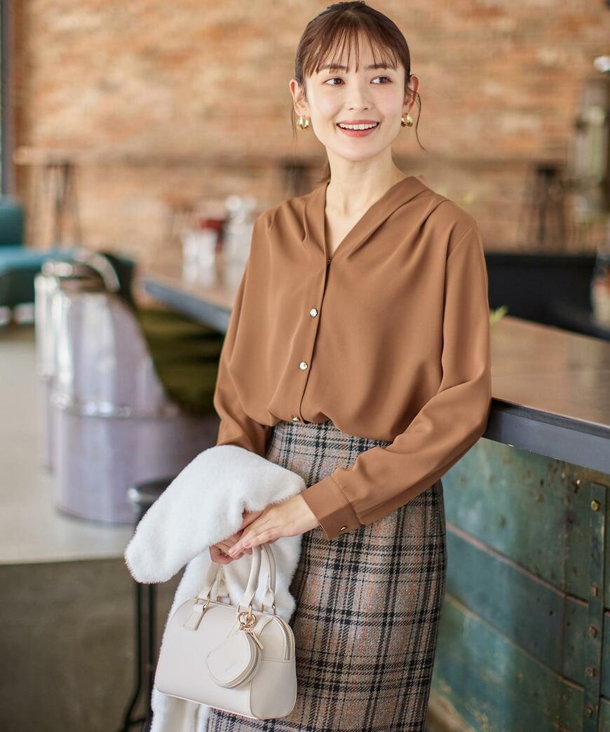 ハニーズ Vネックブラウス