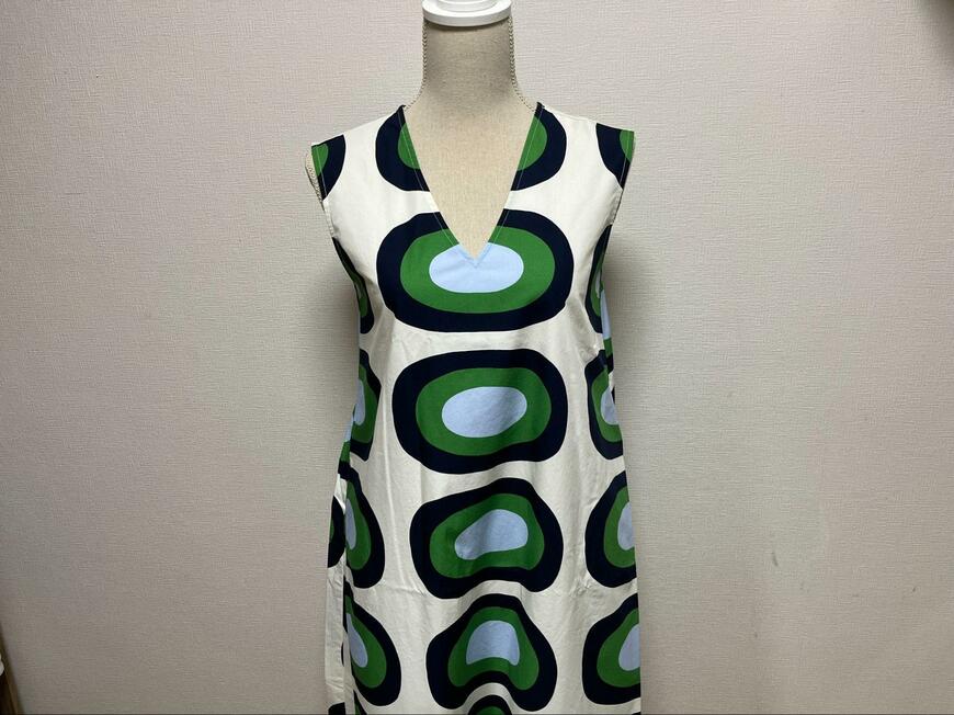 株式会社ユニクロ、Vネックフレアワンピース/ノースリーブ画像