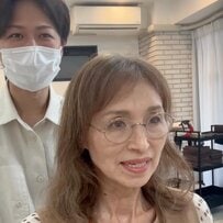 【衝撃】ロングヘアのマダムが髪をバッサリ！　前髪ふんわり可愛いショートボブ姿が話題