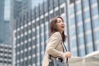 地方公務員の12月のボーナス、年齢でいくら違う？50代後半なら目安は約98万円、年収のピークは約810万円