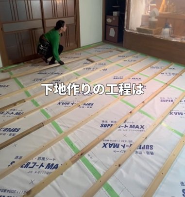 「すばらしい」築50年別荘の〈むき出しの床〉を女性1人で…本格DIY→断熱材と合板で「快適フロア」に大変身！反響続々