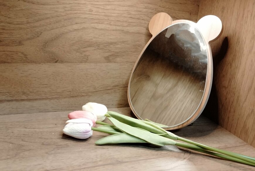 筆者撮影（ダイソー、スタンドミラー（クマ））