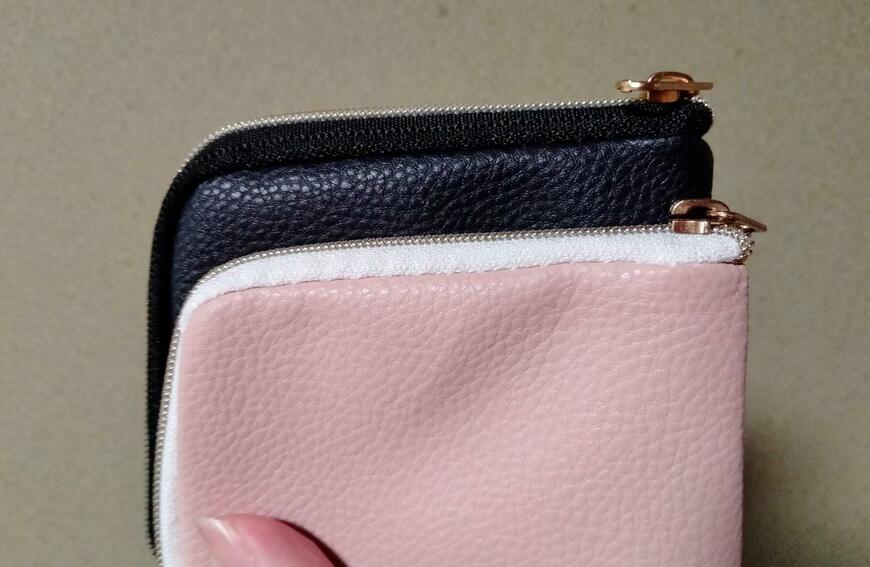 筆者撮影（セリア、革風 コインケース L字ファスナー）