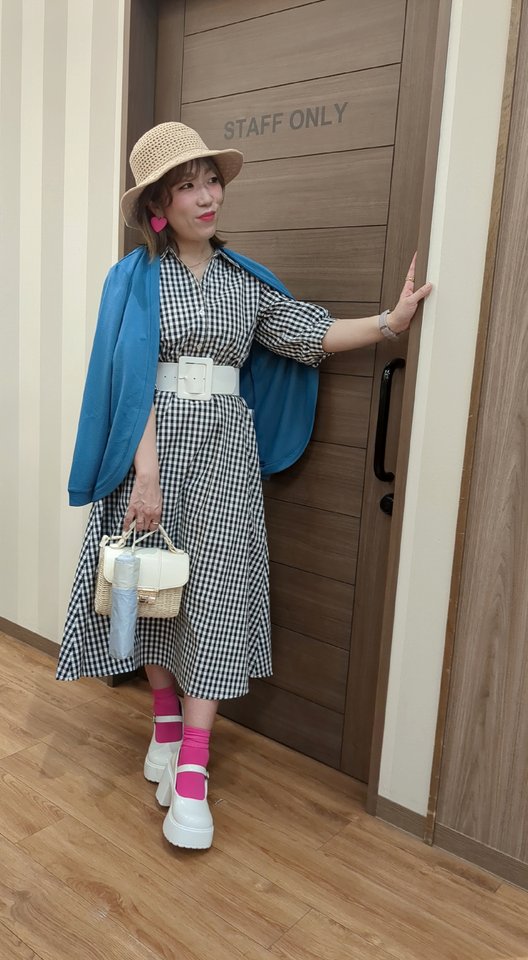 出所：ハニーズ公式通販 6分袖シャツワンピース