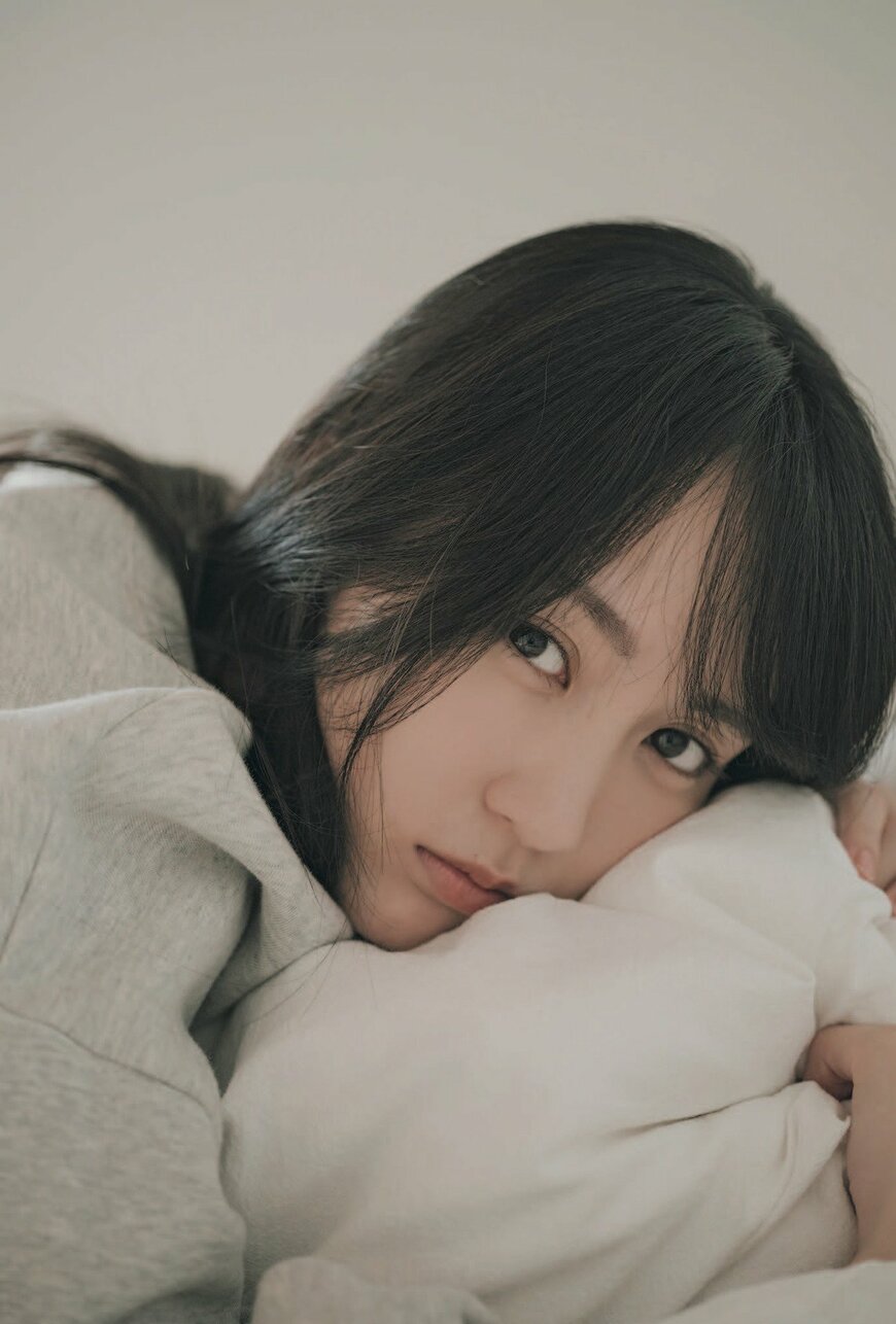 出所：株式会社東京ニュース通信社「『今の私が一番私らしい。』1万字に及ぶロングインタビューで紐解く、乃木坂46・賀喜遥香の心境。モッズコート姿がクールに映る、B.L.T.1月号の表紙画像を公開！」 