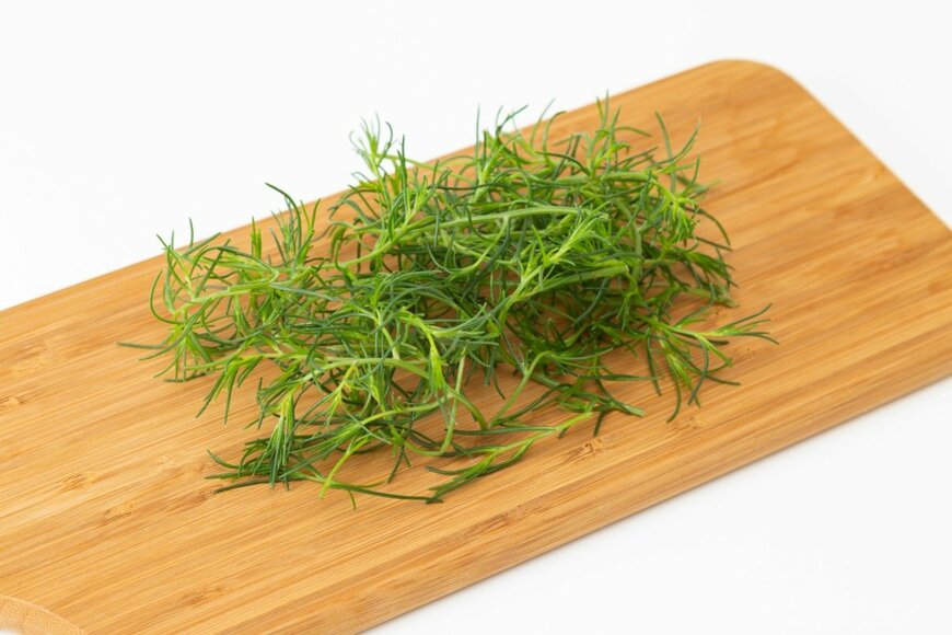 オカヒジキがまな板の上にのっている。